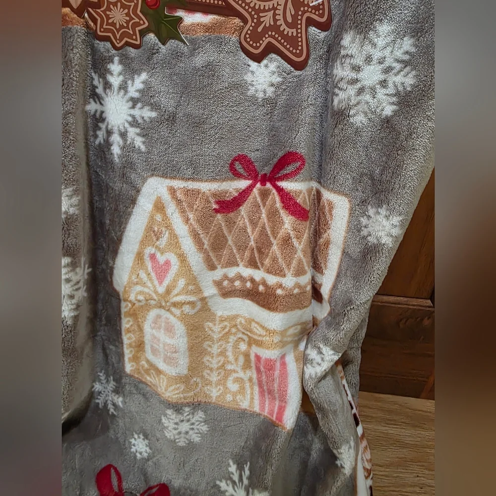 North Pole Gingerbread House Holiday Blanket-NWT